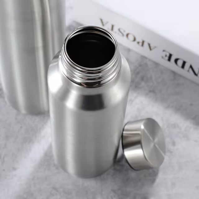 Stainless steel water bottle